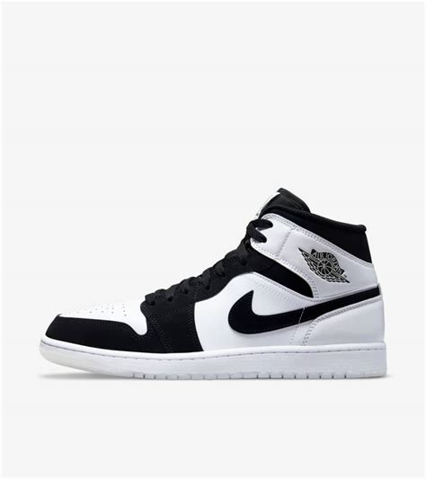 nike air jordan mid zwart wit|jordan 1 mid black and white.